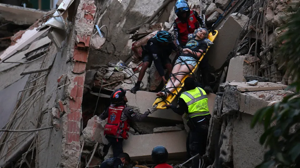 Número de mortos em terremotos na Venezuela dobra e vai a 920, diz regime