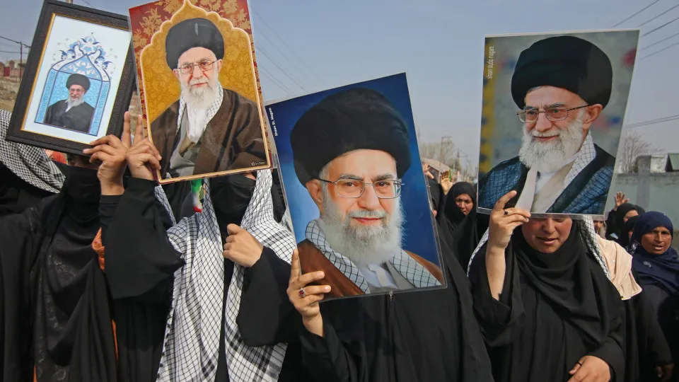 Negociações entre EUA e Irã serão retomadas após funeral de Ali Khamenei