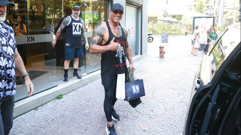 The Rock treina no Rio durante divulgação do live-action de