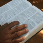 Maioria dos evangélicos do Brasil é de direita, diz Datafolha; católicos registram empate