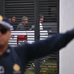 Supremo mantém prisão domiciliar de Bolsonaro, mas endurece restrições