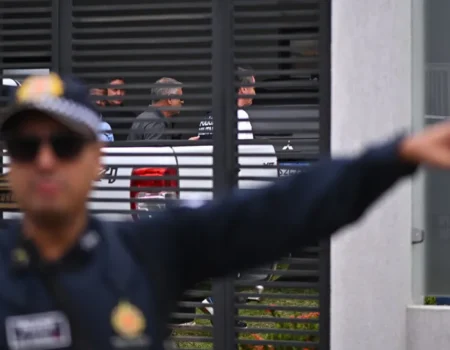 Supremo mantém prisão domiciliar de Bolsonaro, mas endurece restrições