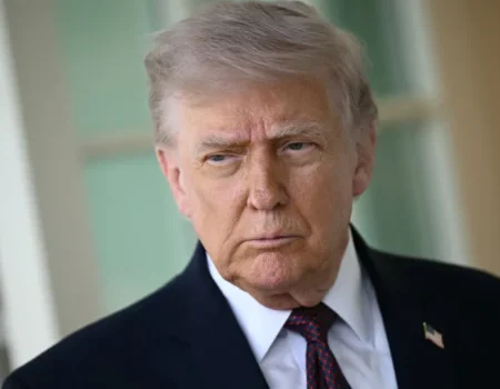 Trump ataca sistema eleitoral e acusa China de interferir em 2020 em fala com teorias da conspiração
