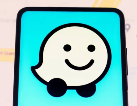 Waze lança modo Moto no Brasil para evitar acidentes e buracos