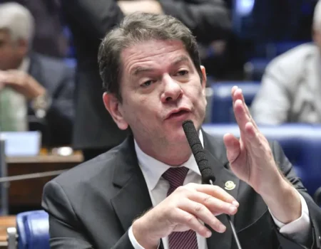 Cid Gomes disputará Senado no Ceará para ajudar PT contra Ciro Gomes