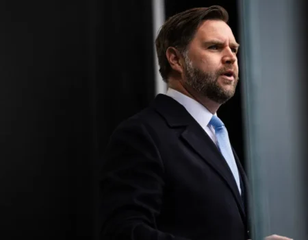 Vance diz que Israel tentou influenciar os EUA contra acordo com Irã