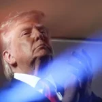 TV: Trump promoveu mais de 20 empresas dias depois de comprar ações delas