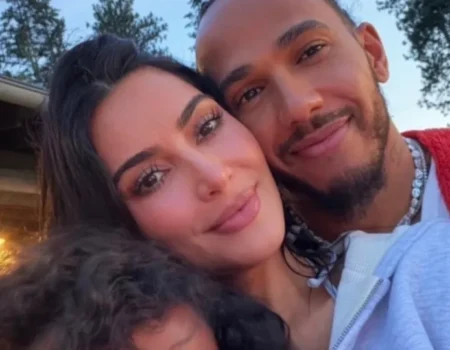 Lewis Hamilton assume namoro com Kim Kardashian em álbum romântico nas redes sociais