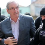 Dino manda bloquear R$ 6,1 milhões de Eduardo Cunha em investigação sobre emendas