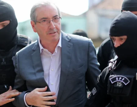 Dino manda bloquear R$ 6,1 milhões de Eduardo Cunha em investigação sobre emendas