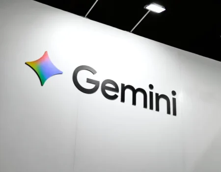 Apple atualiza Siri com Gemini, do Google, e busca recuperar espaço na corrida da IA