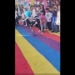 Robô chuta criança durante demonstração de artes marciais na China; vídeo