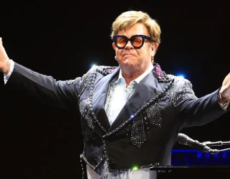 Elton John perde a paciência com princípe Harry após pedidos de dinheiro