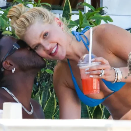 Vini Jr. e Virginia trocam beijos em praia do Rio após reatarem namoro