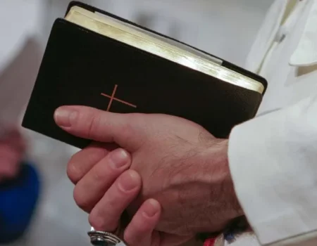 Padre é nomeado exorcista em SP, e arquidiocese cita necessidades espirituais