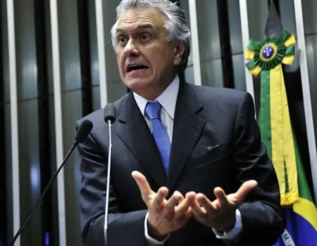 Proposta de Flávio de adiar tarifaço para depois das eleições é inaceitável, diz Caiado