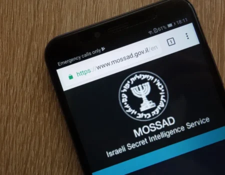 Mossad planejou recrutamento do ex-presidente do Irã, diz jornal