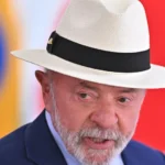 Lula mostra dedo do meio durante evento do Governo