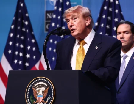 Trump anuncia novo bloqueio ao Irã e pedágio em Hormuz