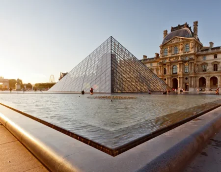 Ladrões do Museu do Louvre dizem que mandante do crime queria mais joias