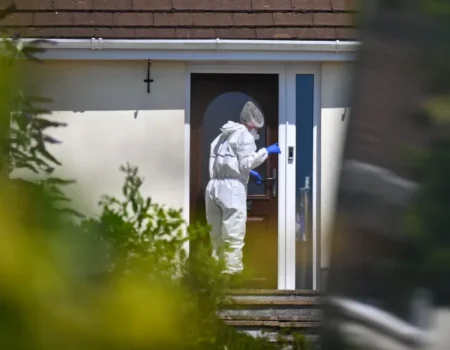 Polícia antiterrorismo assume caso de ex-ministra britânica assassinada