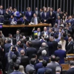Câmara acelera projeto que criminaliza a misoginia apesar de resistência da bancada cristã