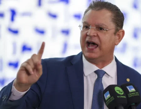 PF diz que compra de imóvel de Sóstenes não teve origem dos recursos comprovada