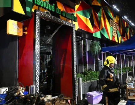 Incêndio em pub mata ao menos 27 na capital da Tailândia