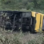 Acidente com ônibus de romeiros deixa dois mortos e 21 feridos no Ceará