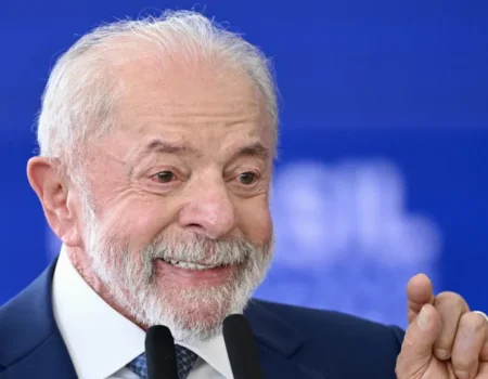 Lula espera renúncia de Jaques Wagner da liderança do governo, dizem aliados