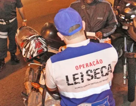 Brasil aplica 23 multas de lei seca por hora, aponta levantamento