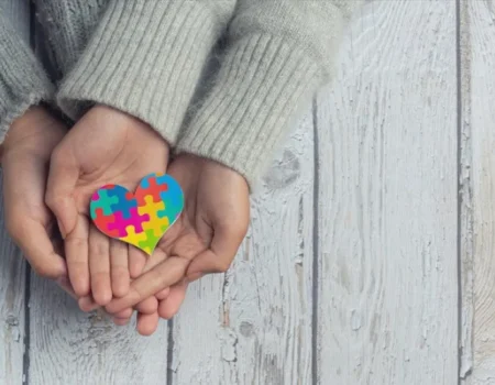 Dia do orgulho autista: saiba os direitos dos alunos na escola
