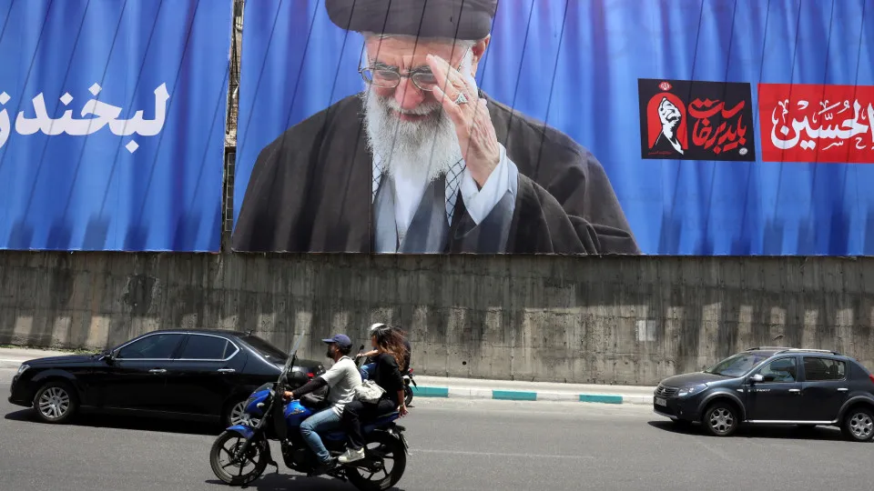 Forças Armadas do Irã em alerta máximo para funeral de Ali Khamenei