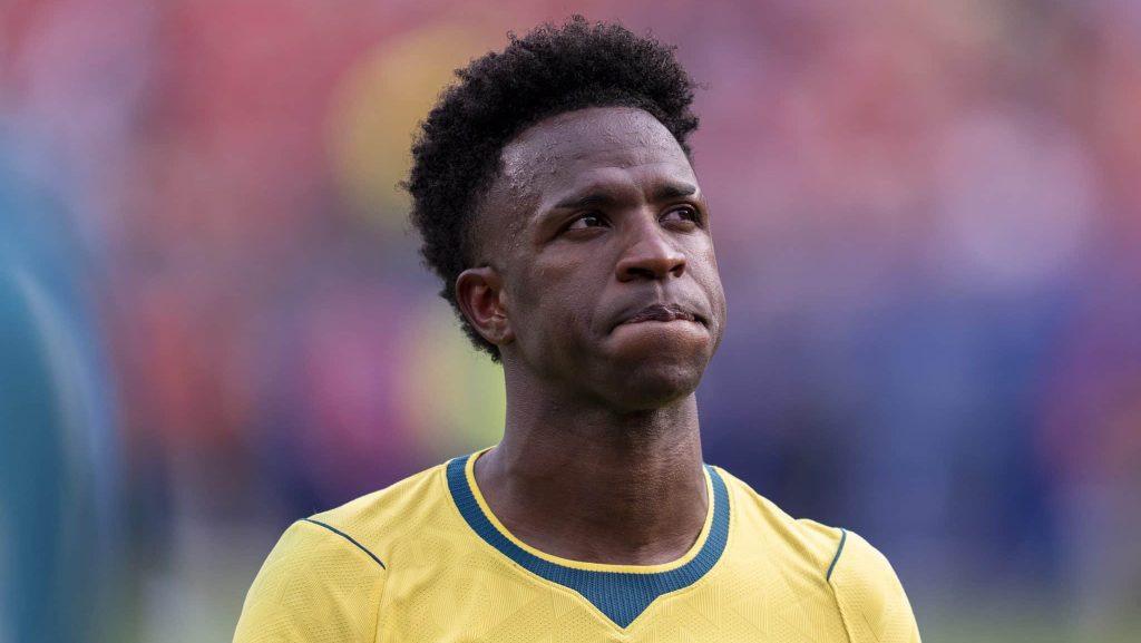Dias depois, Vini Jr. lamenta eliminação do Brasil na Copa: “Injusto manter o silêncio”