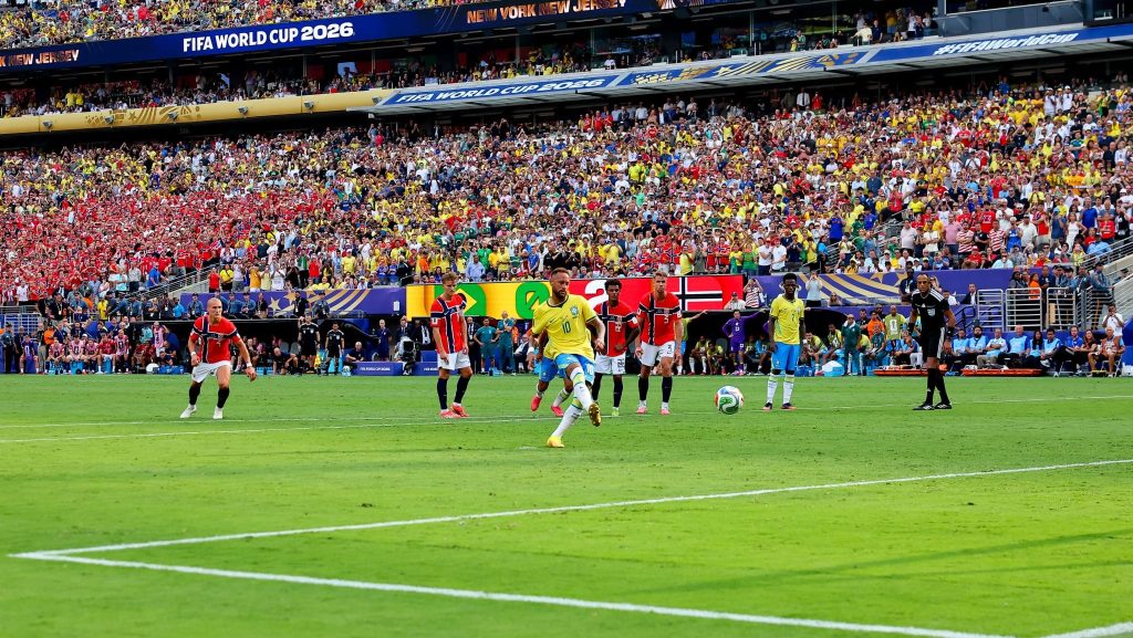 Provocação e deboche: o intenso duelo psicológico entre Neymar e o goleiro da Noruega