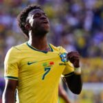 Vinicius Júnior comemora o gol do Brasil sobre Marrocos
