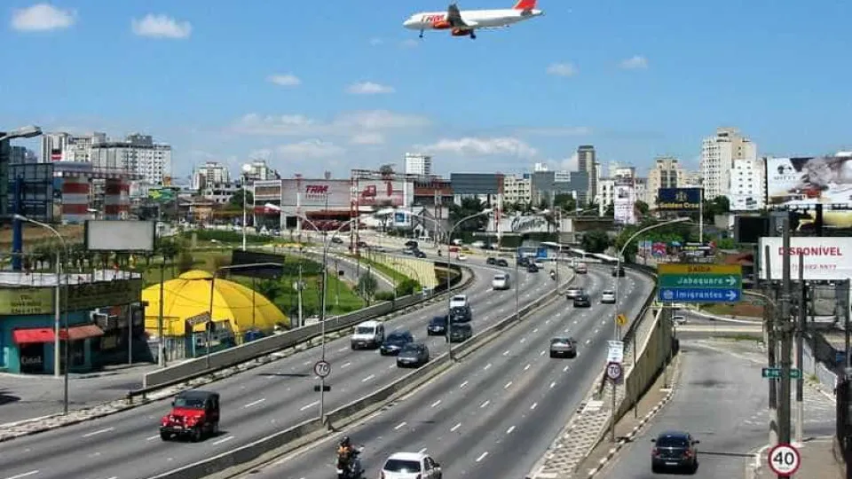 Prefeitura de SP ignora norma federal para conter urbanização em áreas com ruído de aeroportos