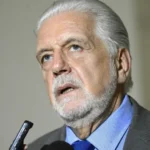 Jaques Wagner vai a Brasília e tenta convencer Lula a mantê-lo na liderança até o recesso