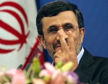 Escritório de Ahmadinejad nega existência de plano de Israel para recolocá-lo no poder no Irã