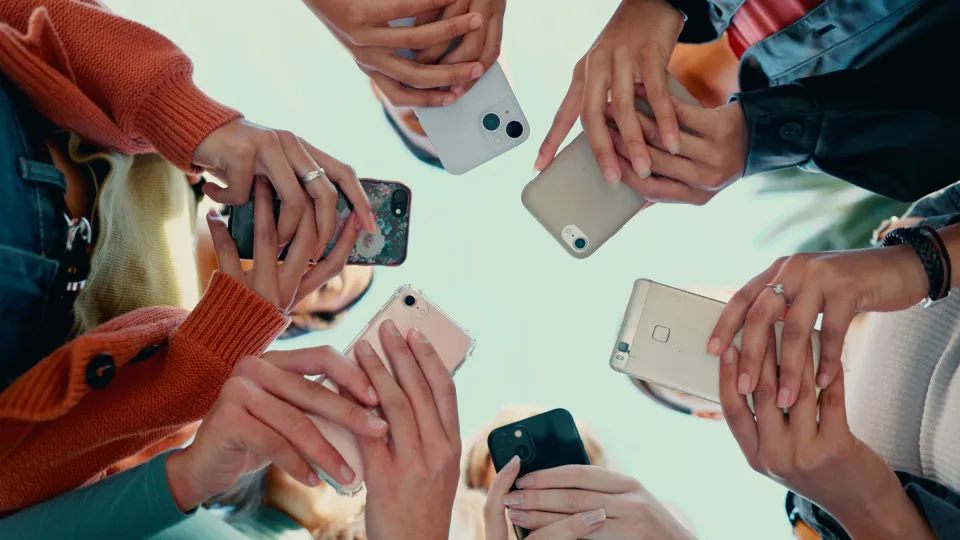 Seis hábitos que podem estar deixando seu celular mais lento; entenda