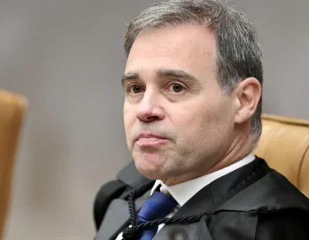Mendonça cometeu erro crasso ao tratar de delação de Vorcaro com advogados, diz Gilmar