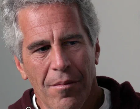 Recrutador de modelos ligado a Epstein é encontrado morto na França
