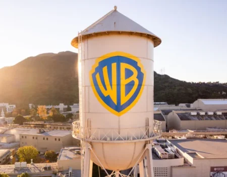 Justiça dos EUA atende Estados e suspende por 2 semanas fusão entre Paramount e Warner