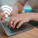 17,7 milhões não usam internet e 19,1 milhões não têm celular no Brasil: quem são essas pessoas?