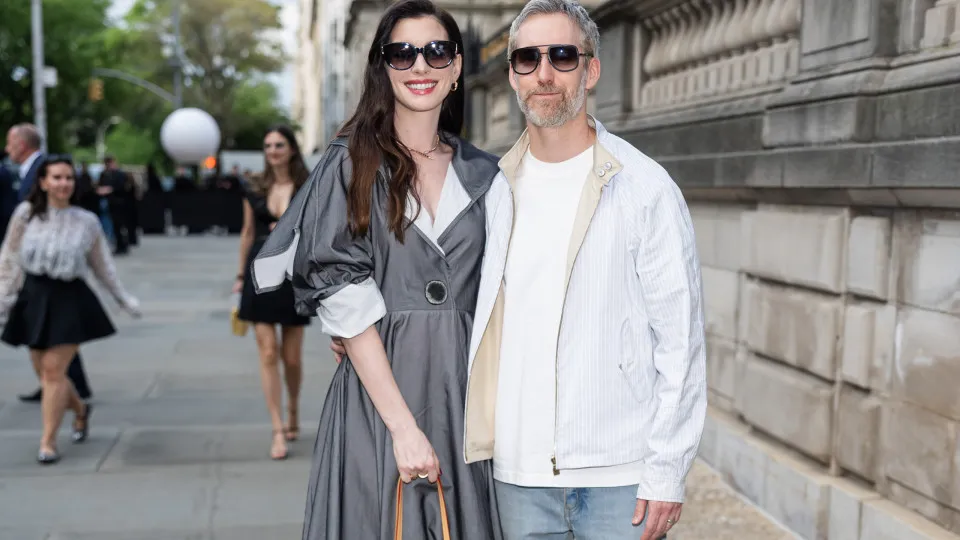 Anne Hathaway está grávida do terceiro filho com o marido, Adam Shulman