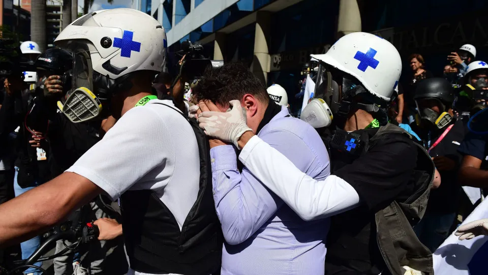 Número de mortos por terremoto na Venezuela se aproxima de 1.500