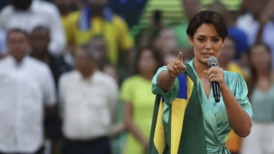 Michelle Bolsonaro deixa PL Mulher após crise com Flávio
