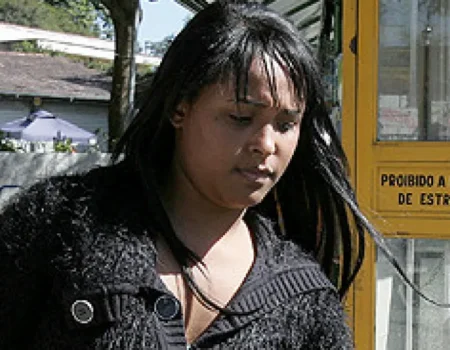 Ex-mulher do goleiro Bruno está intubada em estado grave