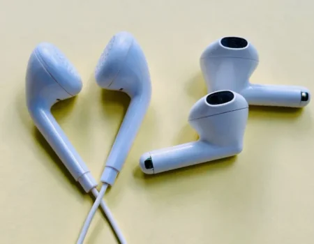 Fones com ou sem fios? Veja os pontos positivos e negativos