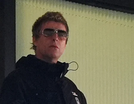 Liam Gallagher xinga brasileiro após crítica a música do Oasis